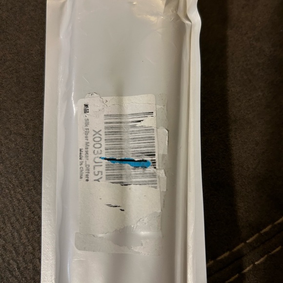 Eye makeup set with silk fiber mascara, waterproof mascara, & eyebrow pencil - Picture 2 of 2